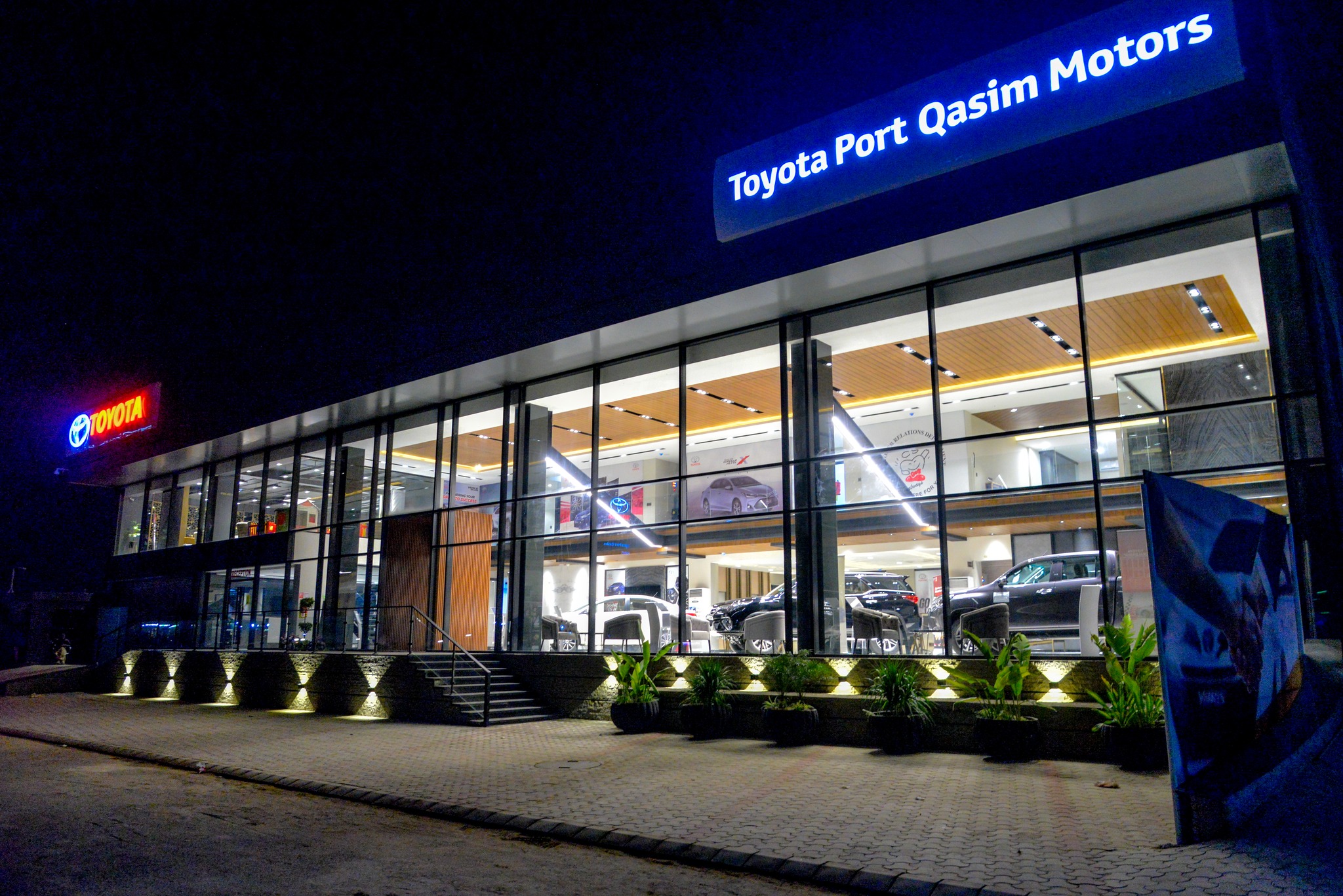 Home 9 Automobile-Showroom