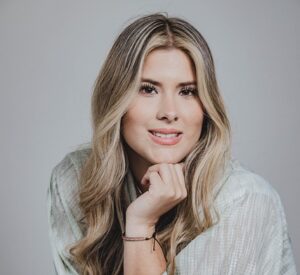 Home 13 woman, smile, model, fashion, female, portrait, colombia, girl, businesswoman, manager, business, office, management, work, finance, artist